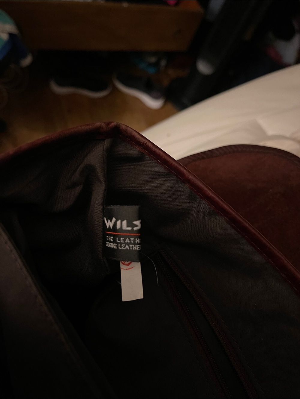 Vintage Wilsons Genuine Leather medium sized Messenger Crossbody Satchel Bag - Picture 15 of 16